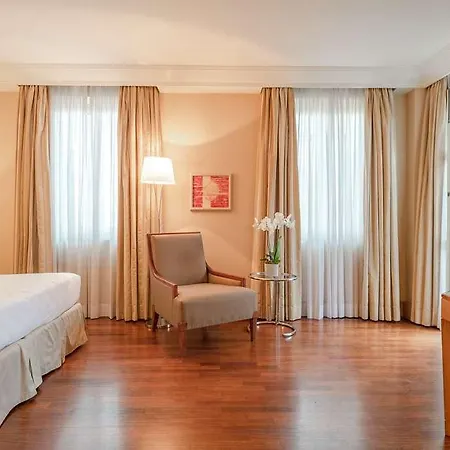 Mate Collection Mia, Colosseum Hotel