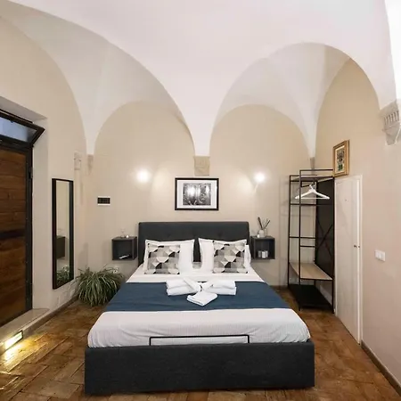 Delle Grotte - Campo De' Fiori