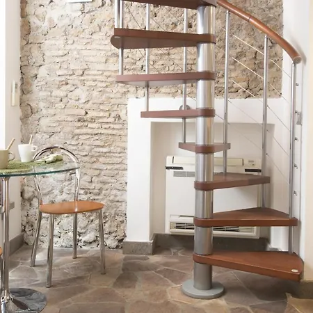 Spanish Steps Mini-loft Daire