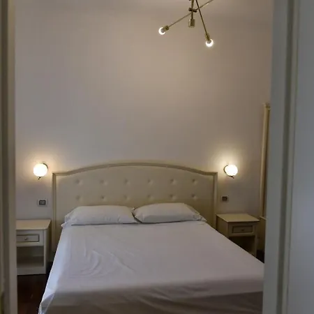 בית הארחה Piccolo Di Piazza Di Spagna רומא