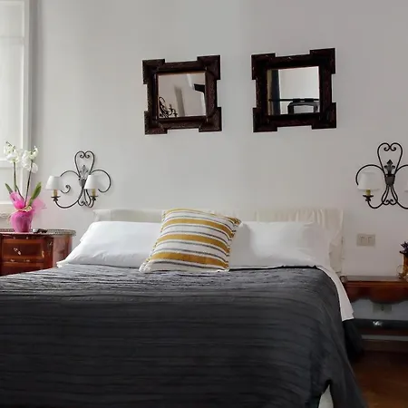 Elegant And Calm In Campo Dei Fiori Apartment