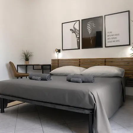 Hexa Homestay Rome