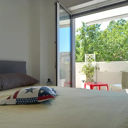 Living Int 2 * Roma