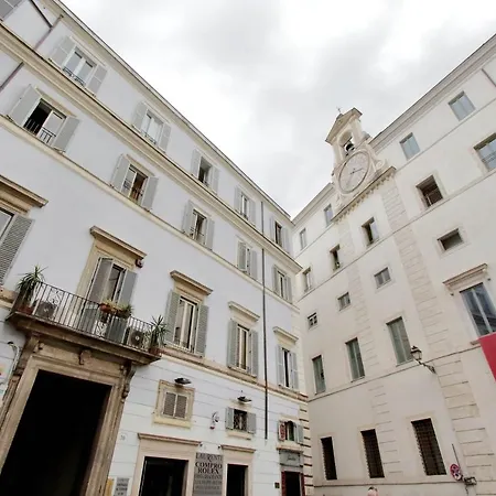 Elegant And Calm In Campo Dei Fiori