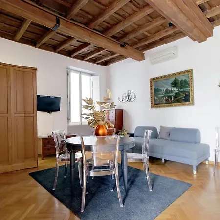 Elegant And Calm In Campo Dei Fiori *