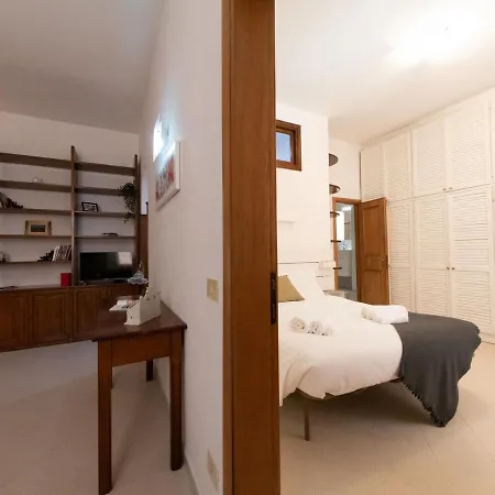 The Rent - Cozy One-bedroom Near Borghese Apartment