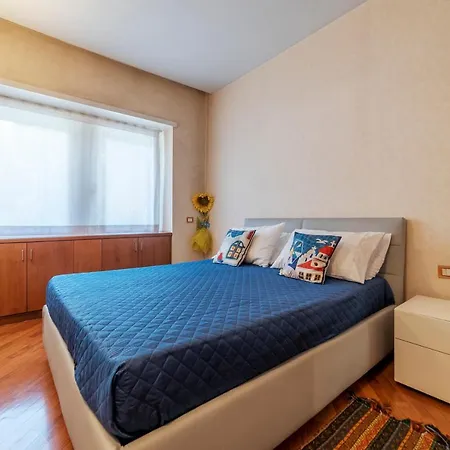 Deep Blue Apartment *