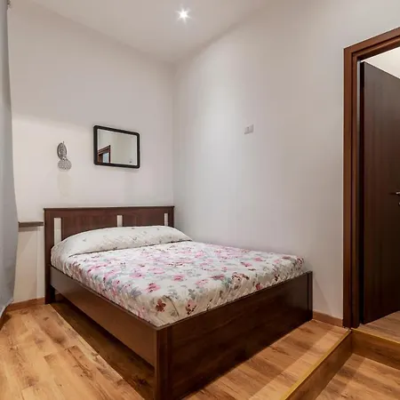 Santa Maria Maggiore - Opera House Apartment *