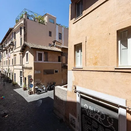 Lungaretta By In * Rome