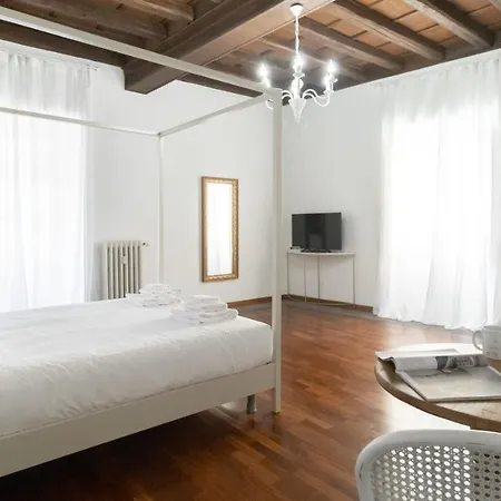 Apartment Italianway - Barberini Elegantia