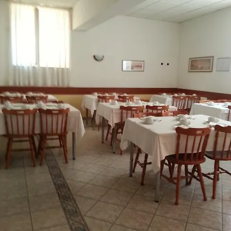 Maria Rosa Molas - Casa Per Ferie 3*