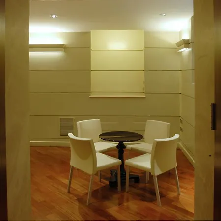Lancelot Hotel