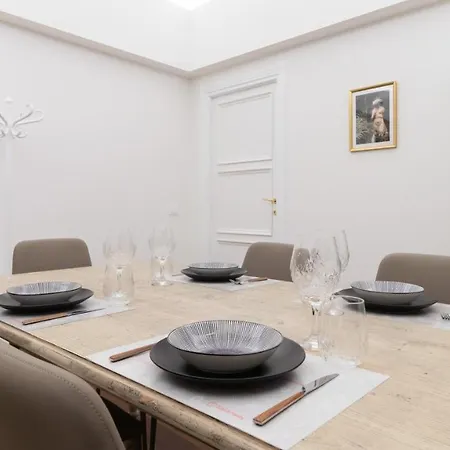 Apartment Italianway - Barberini Elegantia *