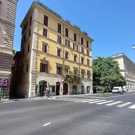 Apartment Vicolo Cellini By Halldis Rome