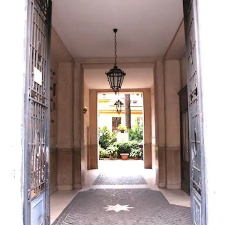 Deluxe One Bedroom Apartment, Perfect Location, Air Cond Apartment