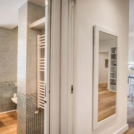 Deluxe One Bedroom Apartment, Perfect Location, Air Cond Daire