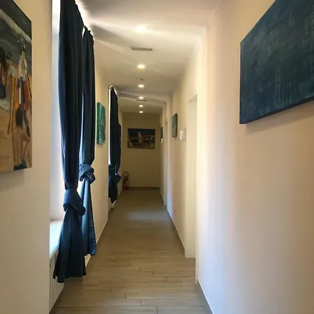 Seven Guest house *