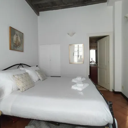 Sunny Trevi With Terrace Apartment