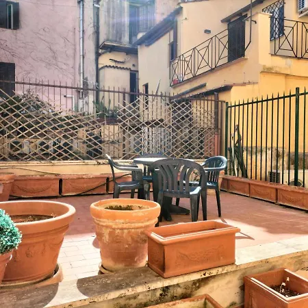 Sunny Trevi With Terrace Apartment