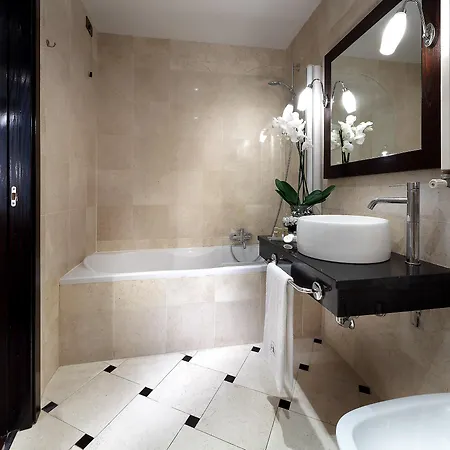Exe International Palace Hotel 4*
