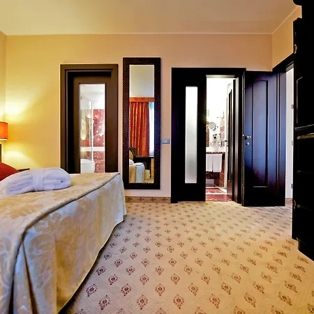 Mercure West Hotel