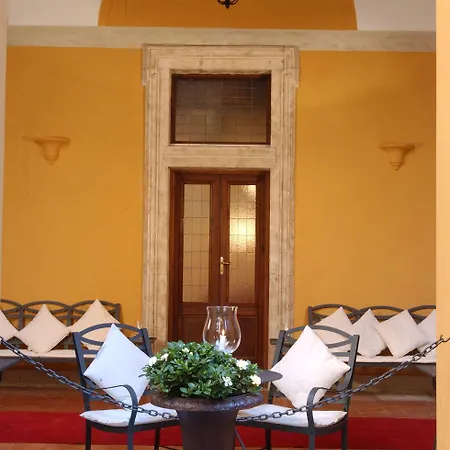 Palazzo Cardinal Cesi 4*