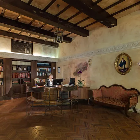 Palazzo Cardinal Cesi 4*