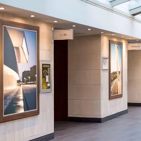 Hotel Mercure West 4*