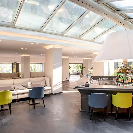 Mercure West Hotel 4*