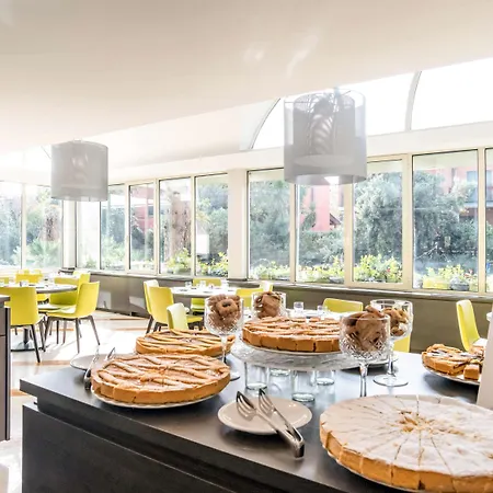 Mercure West 4*