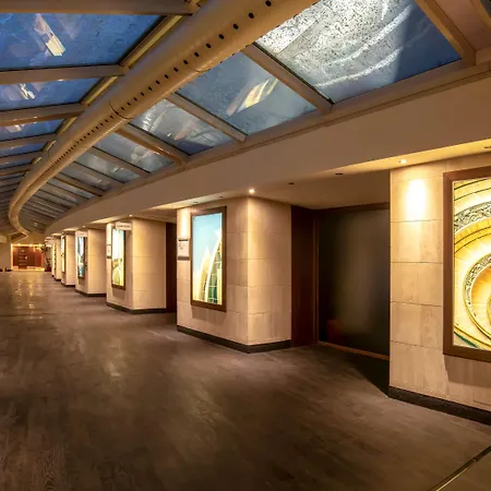 Mercure West Hotel 4*