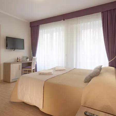 فندق مبيت وإفطار روم كينغز 4*