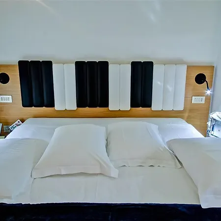 Franklin Feel The Sound Hotel 3*