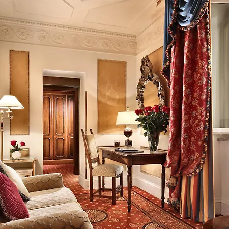 Отель Splendide Royal - The Leading Of The World Рим