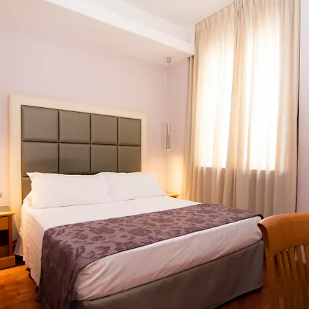 Hotel Giolli Nazionale Řím