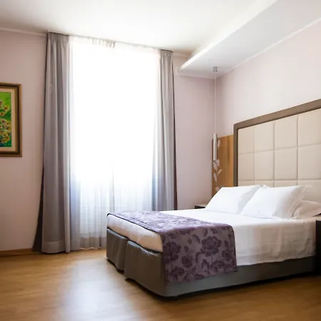 Hotel Giolli Nazionale Řím
