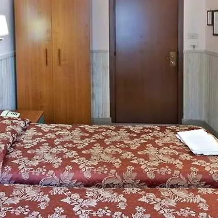 Pyramid Hotel 3*