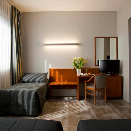 Hotel Zone 4*