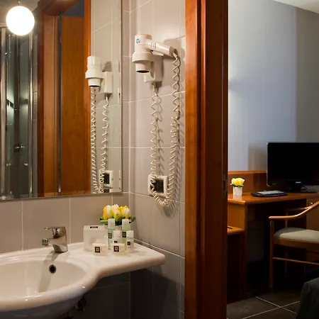 Hotel Zone 4*