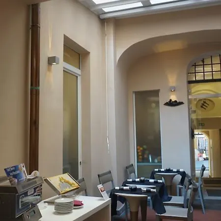 Trevi Palace Luxury מלון