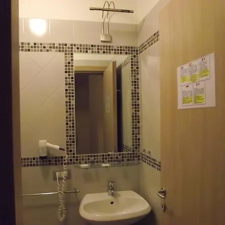 Elide Hotel