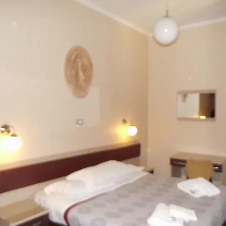 Elide Hotel