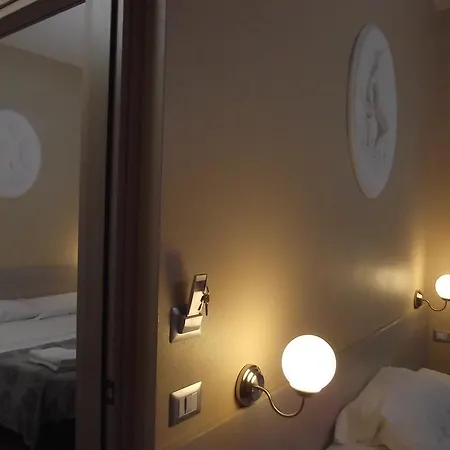 Elide Hotel