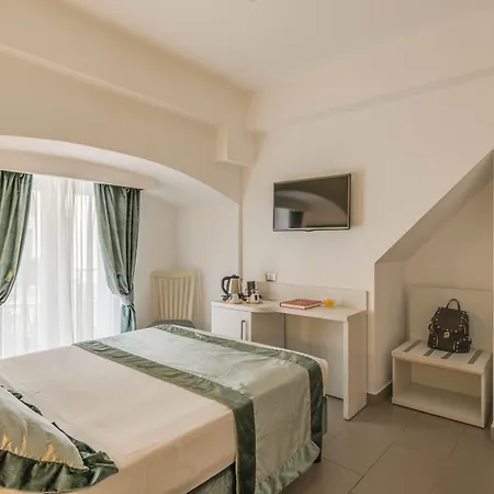 Hotel Trevi Palace