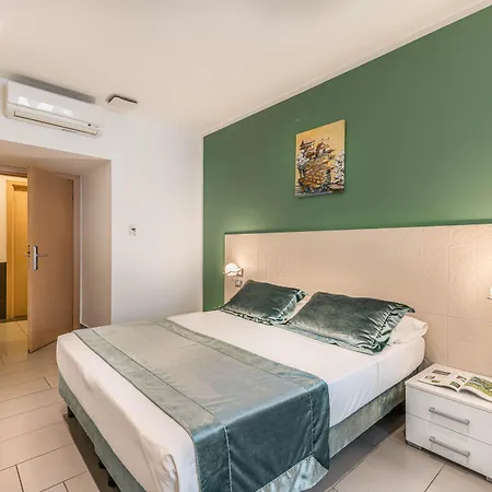 Hotel Trevi Palace 3*