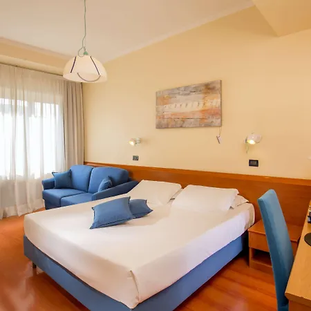 Hotel Western Globus 3*