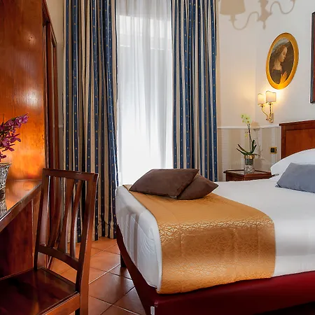 Des Artistes Hotel 3*