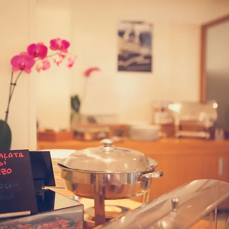 Western Globus Hotel