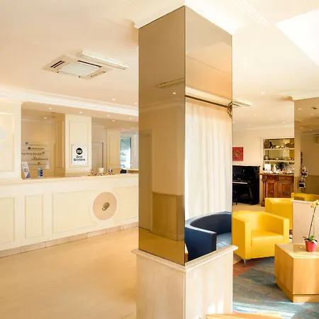 Western Globus Hotel 3*