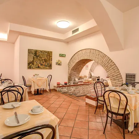 Отель Hotel Corona